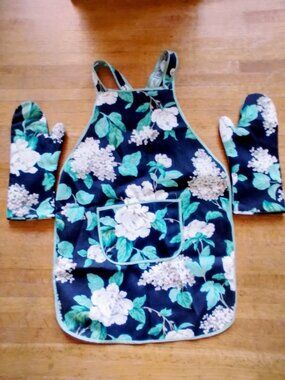Apron & Matching Oven Mitt Set - Vintage Style Cross-Back– Brand New